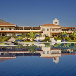 отель Pilot Beach Resort
