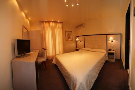 Piraeus Dream City Hotel