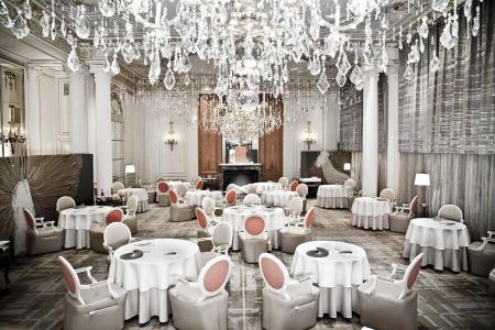 Отель Plaza Athenee в Париж - Франция