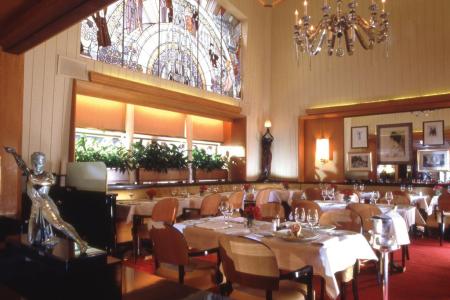 Отель Plaza Athenee в Париж - Франция