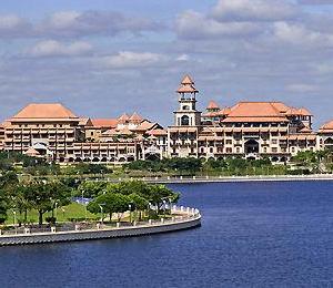 отель Pullman Putrajaya Lakeside