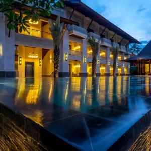 отель Puri Santrian