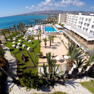 отель Queens Bay Hotel