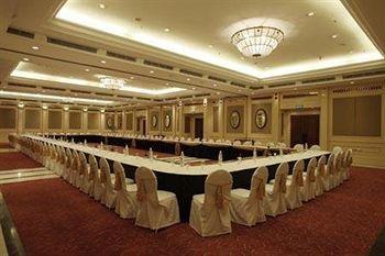 Отель Radisson Blu Plaza Delhi Airport в Дели - Индия