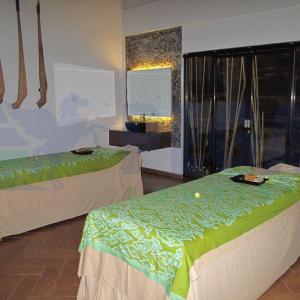 отель Away Bali Legian Camakila