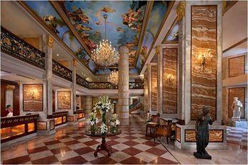 Отель The Royal Plaza в Дели - Индия