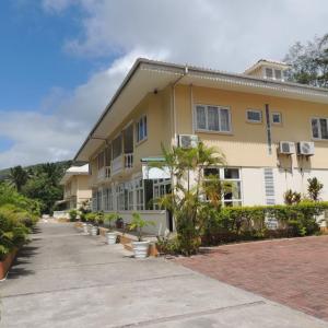 отель Reef Holidays Apartments