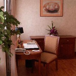 отель Rembrandt Towers Serviced Apartments