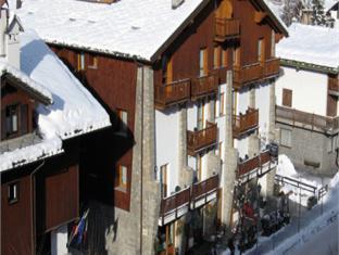 Отель Residence Le Grand Chalet Courmayeur в Курмайор - Италия
