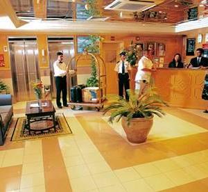 отель Richmond Hotel Apartments