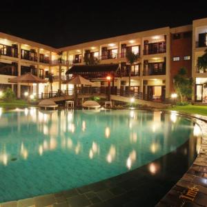 отель River Beach Resort & Residences