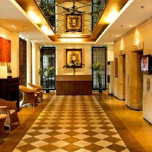 отель Riverfront Residence