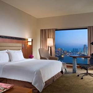 отель Royal Orchid Sheraton