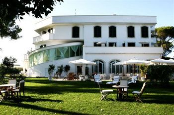 Отель Il San Francesco в Ривьера ди Улиссе - Италия