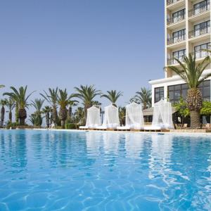 отель Sandy Beach Hotel & Spa