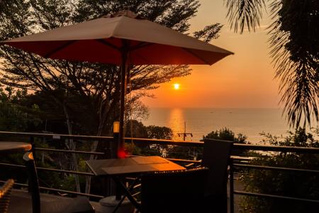 Отель Secret Cliff Resort & Restaurant в пляж Карон - Таиланд