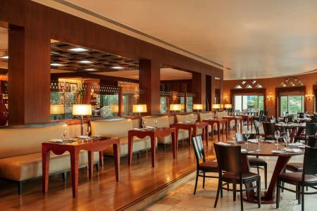 Отель Sheraton Abu Dhabi Hotel & Resort в Абу Даби  Аль Айн - ОАЭ