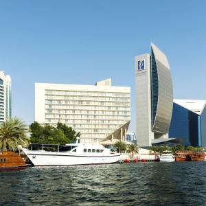 отель Sheraton Dubai Creek Hotel & Towers