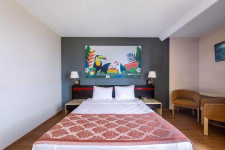 Senza Sunset Beach Hotel