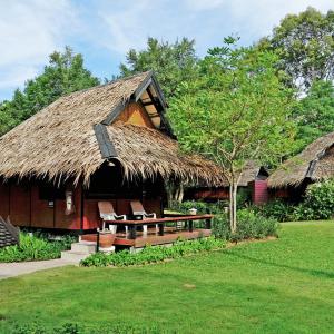 отель The Sunset Village Beach Resort