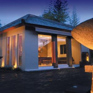 отель The Amala Estate