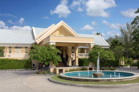 Отель The Front Village в пляж Карон - Таиланд