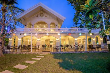 Отель The Front Village в пляж Карон - Таиланд