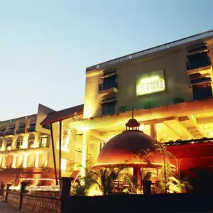 отель Neelams The Grand