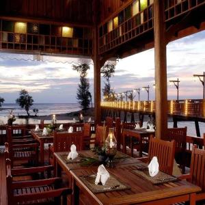 отель The Hotspring Beach Resort & Spa