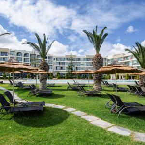 отель The Ixian Grand