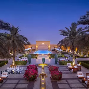 отель Aldhafra Resort, Vignette Collection, an IHG Hotel