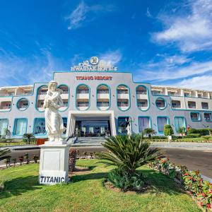 отель Titanic Resort & Aqua Park