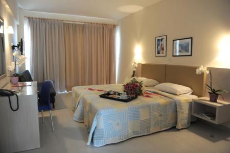 Отель Tofinis Hotel в Айя-Напа - Кипр