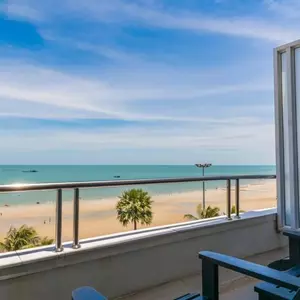 отель Baboona Beachfront Living