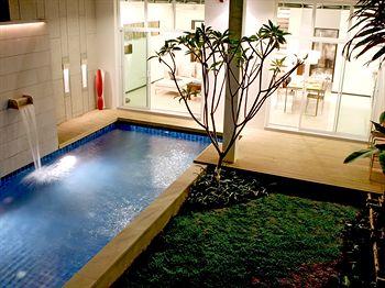 Отель Two Villas Holiday Oriental Style Naiharn Beach в пляж Най Харн - Таиланд