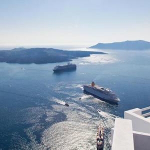 отель Adamant Suites