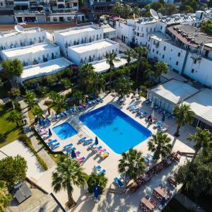 отель Nagi Beach Hotel