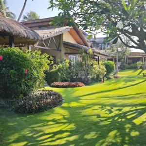 отель Bamboo Village Beach Resort & Spa