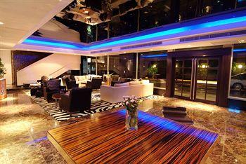 Bandara Suites Silom