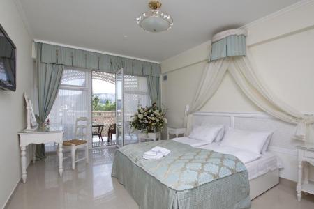 Отель Villa Bonne Maison with Garden в Алушта - Россия