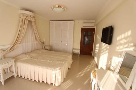 Отель Villa Bonne Maison with Garden в Алушта - Россия