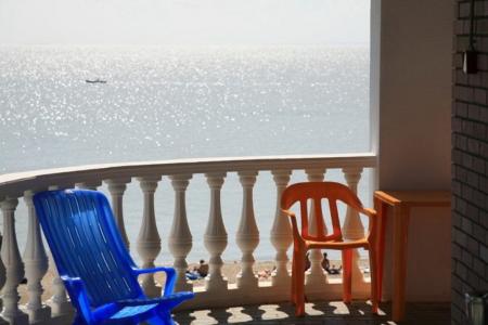 Отель Гостинично - развлекательный комплекс Новинка в Ейск - Россия