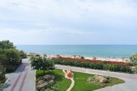 Отель Полтава-Крым в Саки - Россия