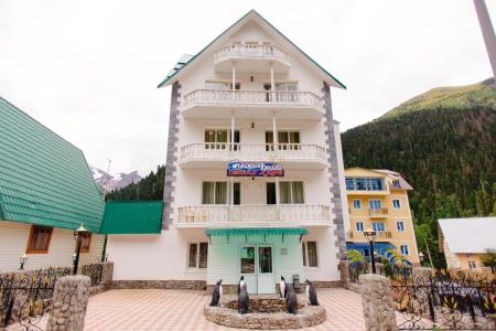 Отель Снежная Королева в Домбай - Россия