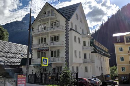 Отель Снежная Королева в Домбай - Россия