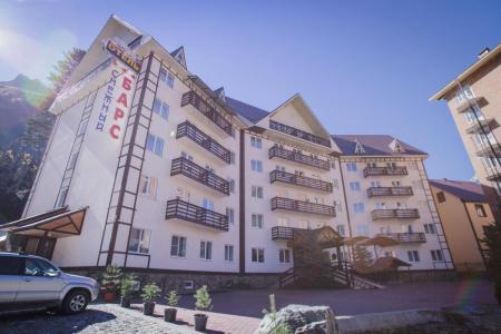 Отель Снежный Барс в Домбай - Россия