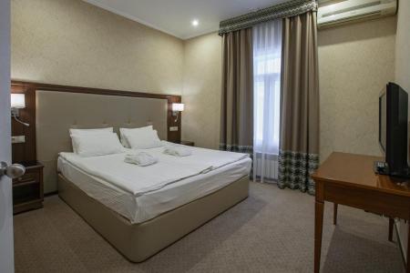 У золотых ворот