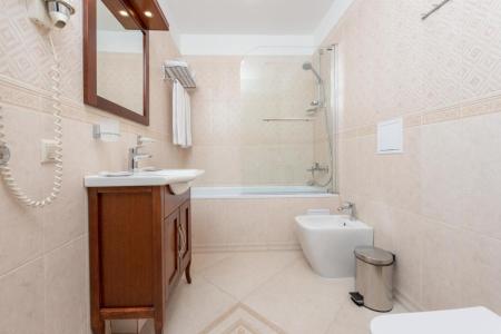 У золотых ворот