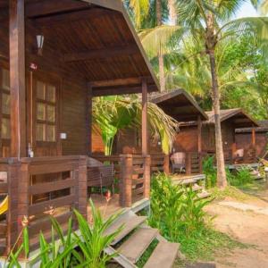 отель Montego Bay Beach Village