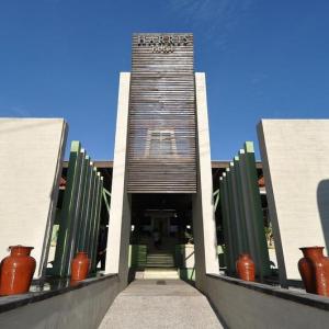 отель Harris Hotel Kuta Tuban